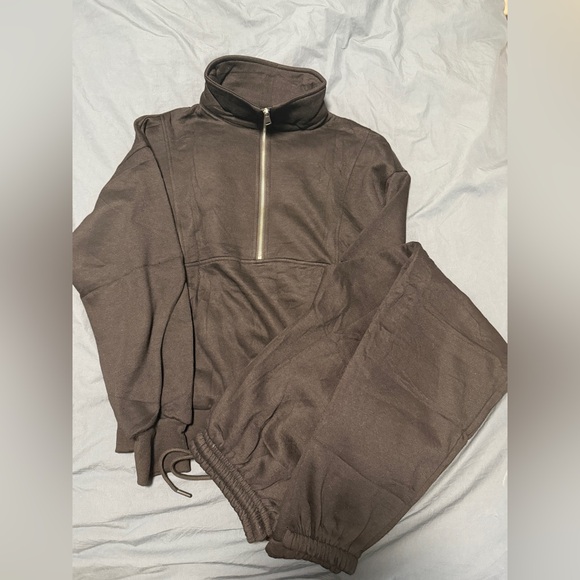 Black Women's Sweat Set - Picture 4 of 5